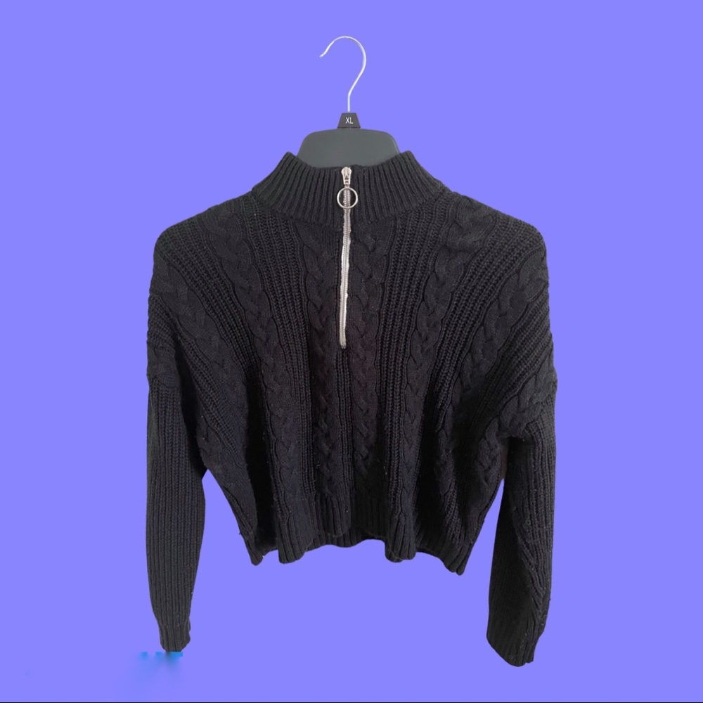 Cropped Black sweater